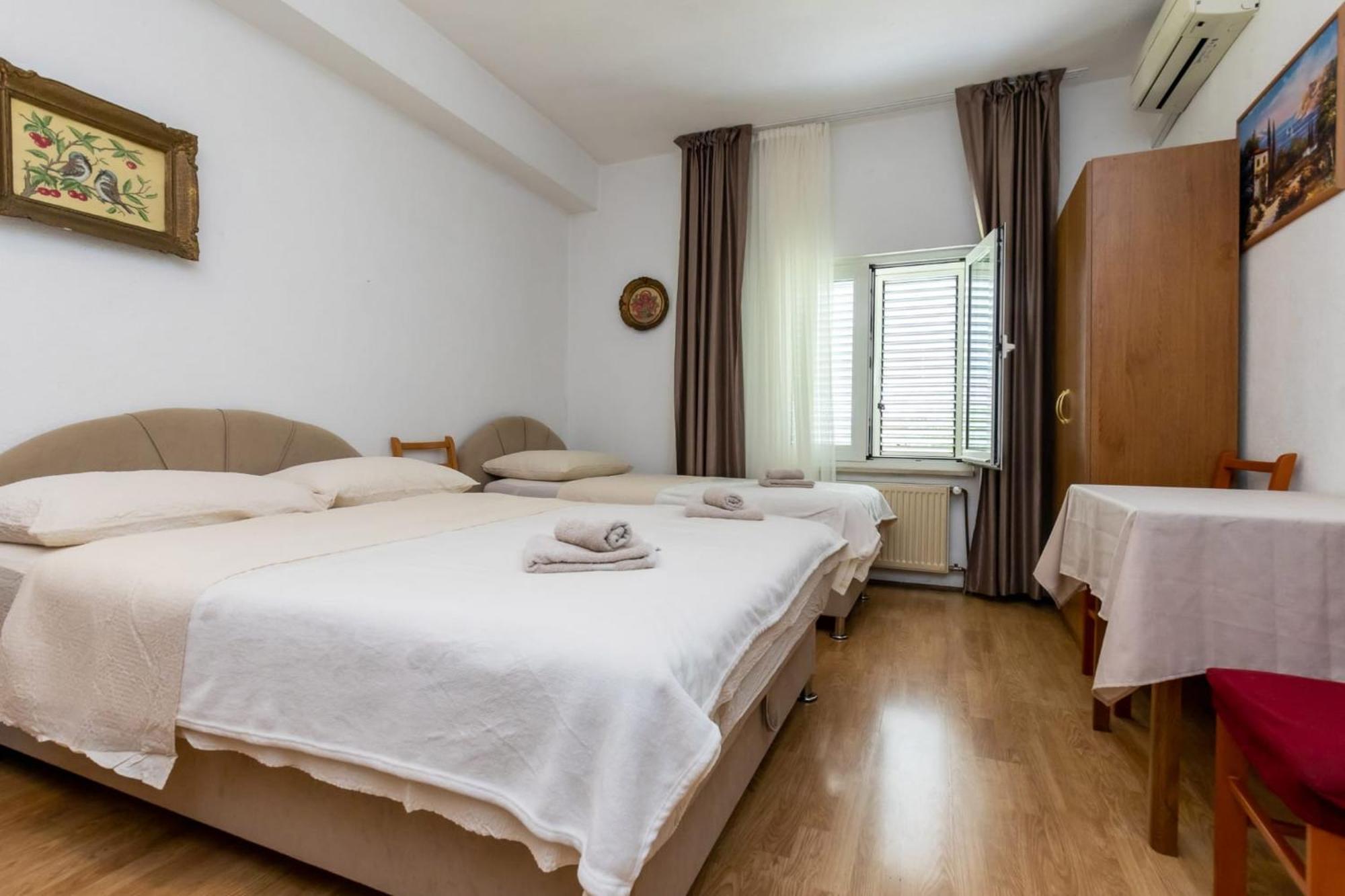 Apartments Dino Kaštela Buitenkant foto