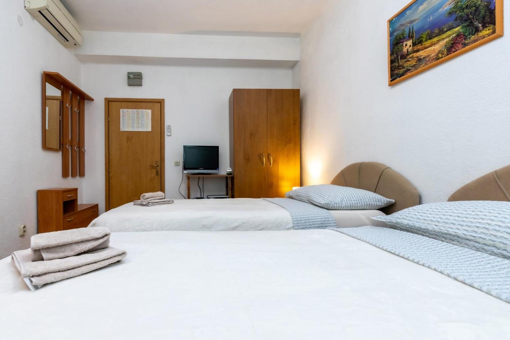 Apartments Dino Kaštela Buitenkant foto