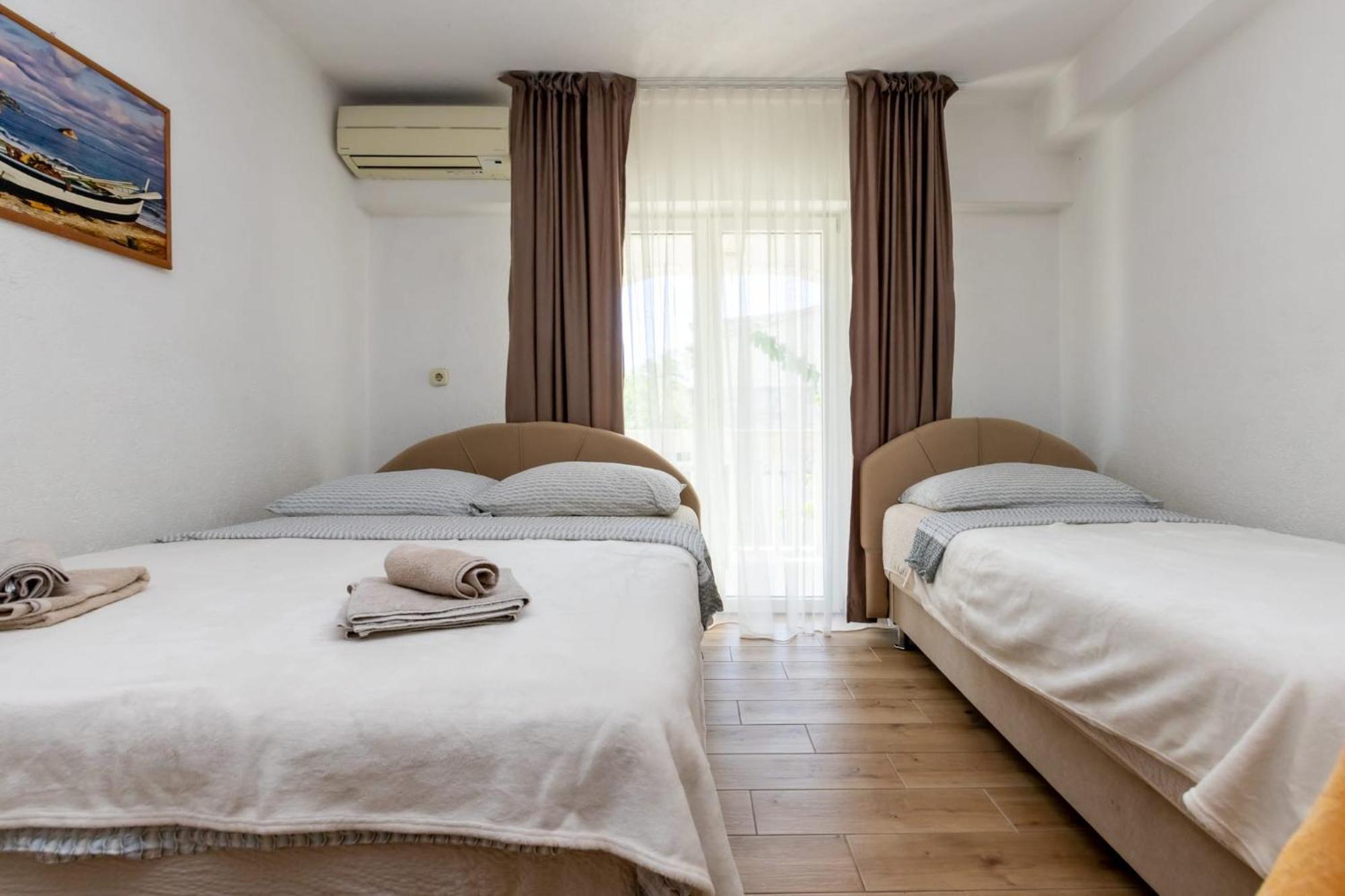 Apartments Dino Kaštela Buitenkant foto