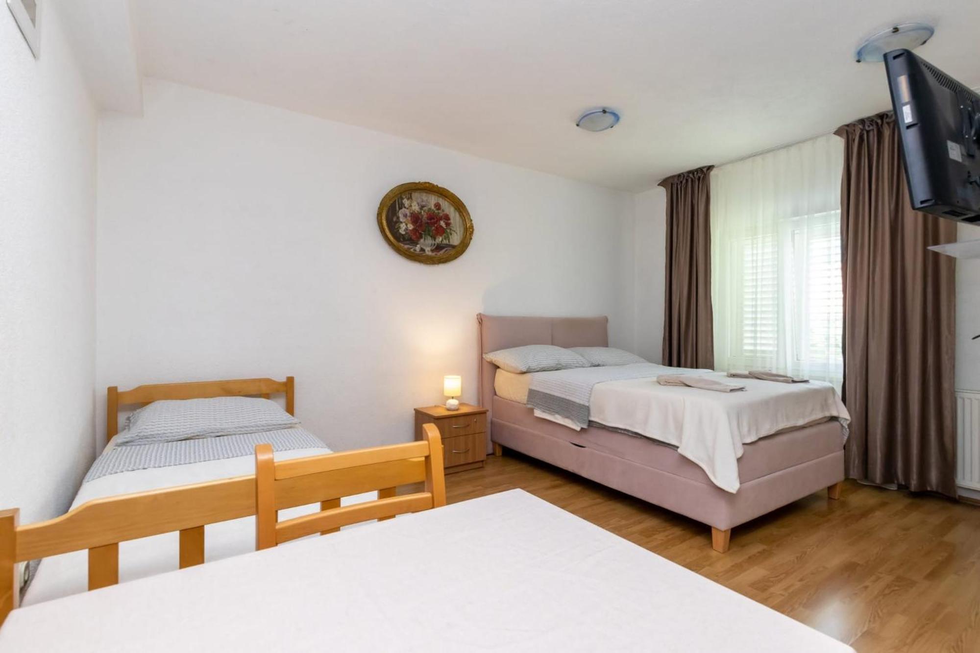 Apartments Dino Kaštela Buitenkant foto