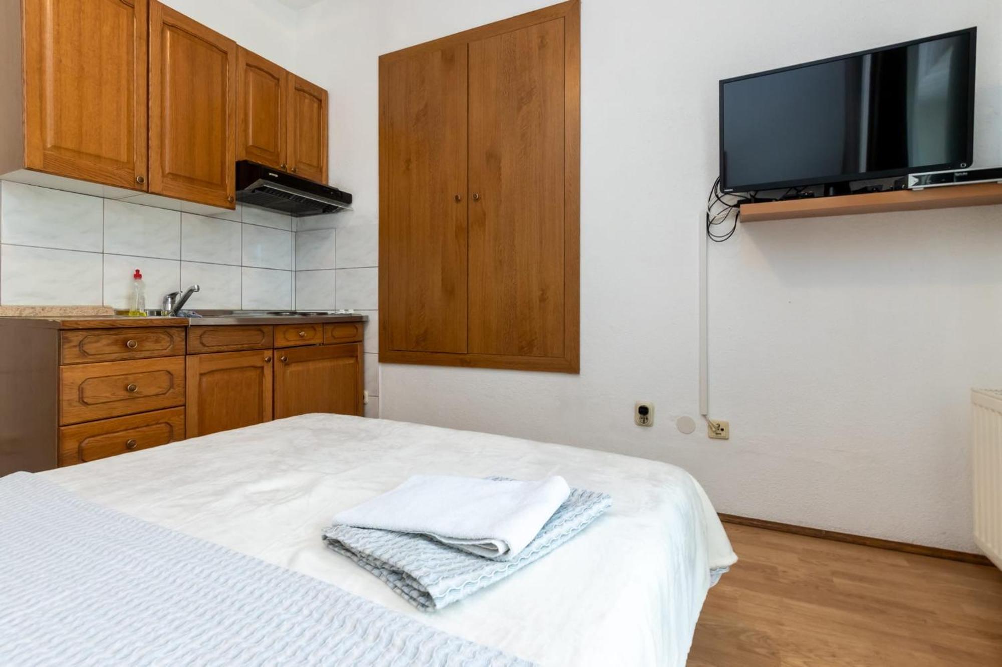 Apartments Dino Kaštela Buitenkant foto