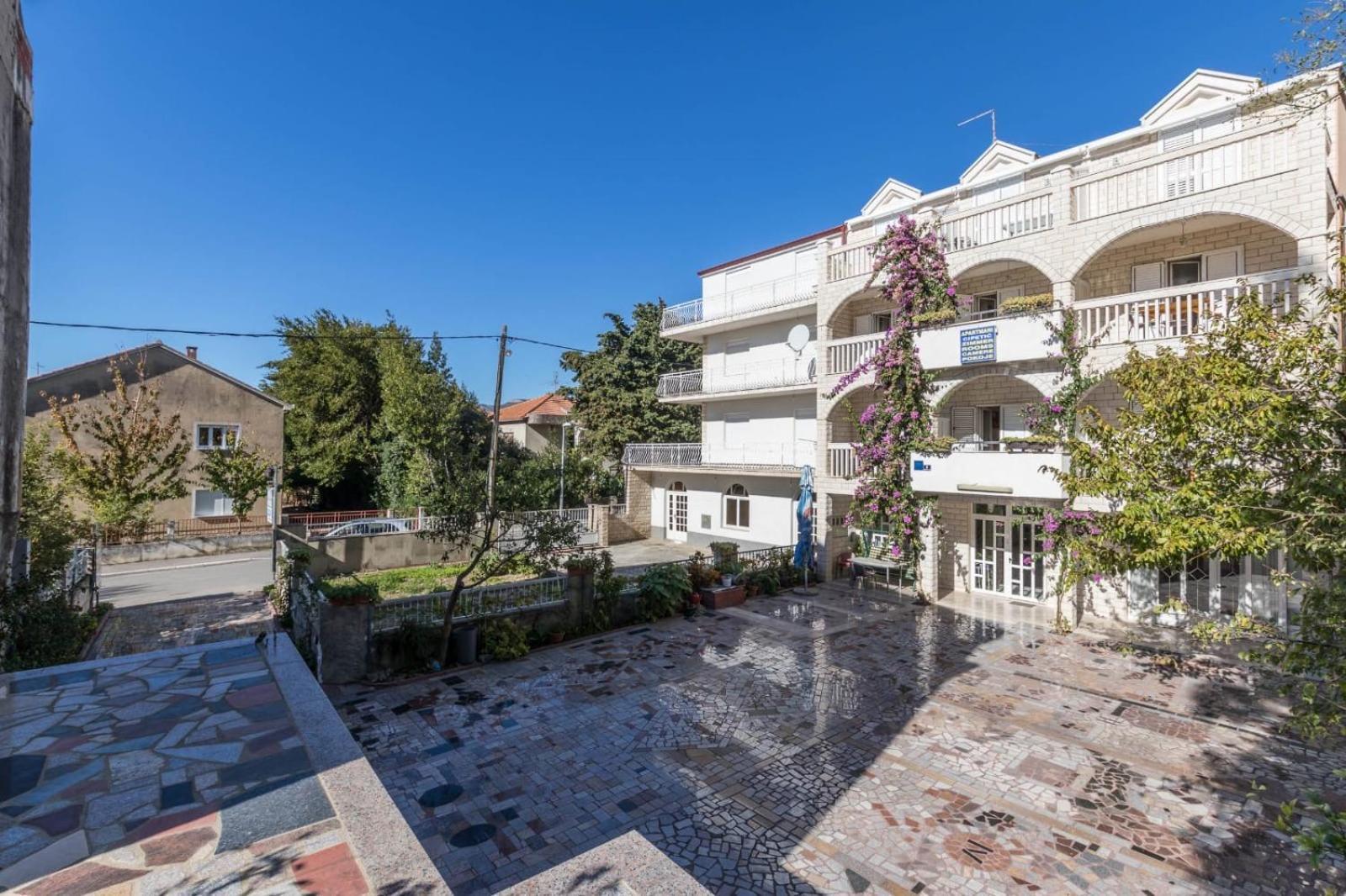 Apartments Dino Kaštela Buitenkant foto