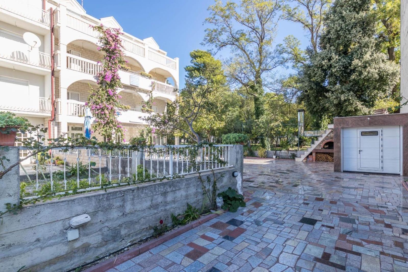Apartments Dino Kaštela Buitenkant foto