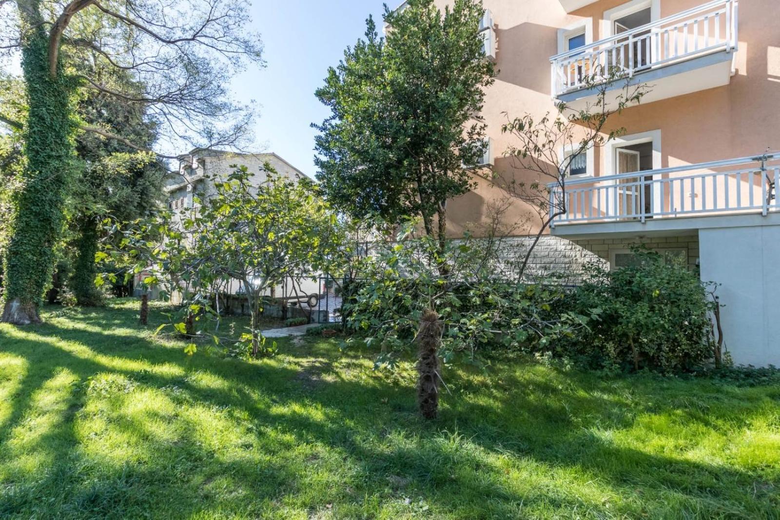 Apartments Dino Kaštela Buitenkant foto